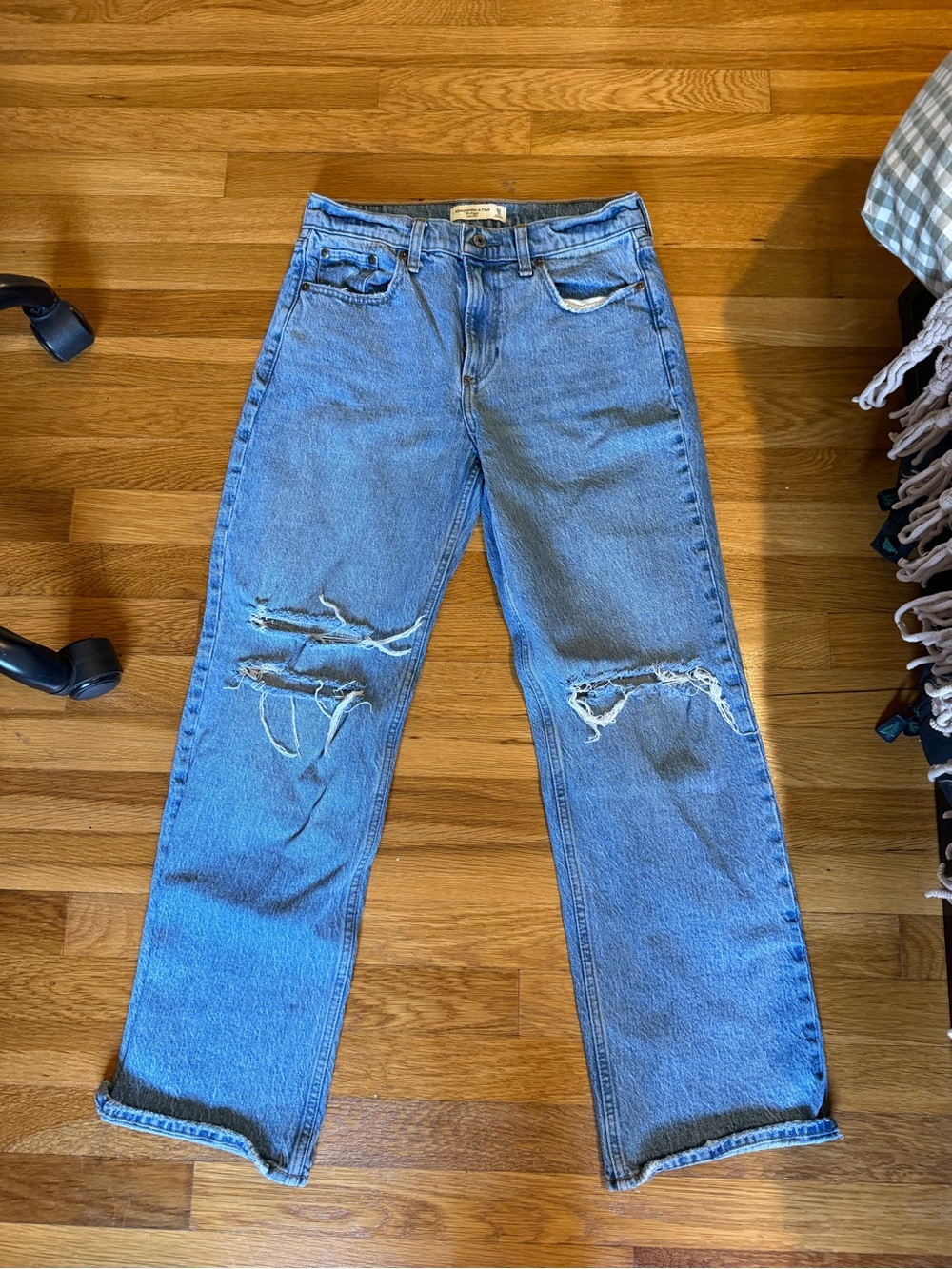 Distressed Light Blue Denim Jeans low rise Abercrombie - Classic Straight Fit
